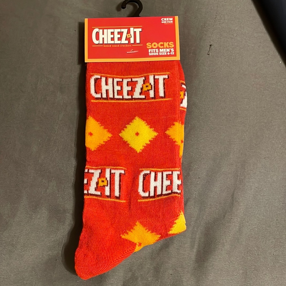 MENS CHEEZ-IT NOVELTY SOCKS